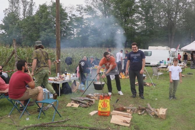 Kuvari ponovo odmerili snagu na Mud(r)ijadi: Beli bubrezi vilinih konjica čine ajkulu.