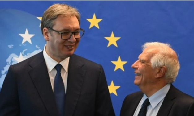 VUČIĆ NA NEFORMALNOM RUČKU SA BORELJOM: I u ovoj zgradi ponovila se tema uvođenja sankcija Ruske Federacije.