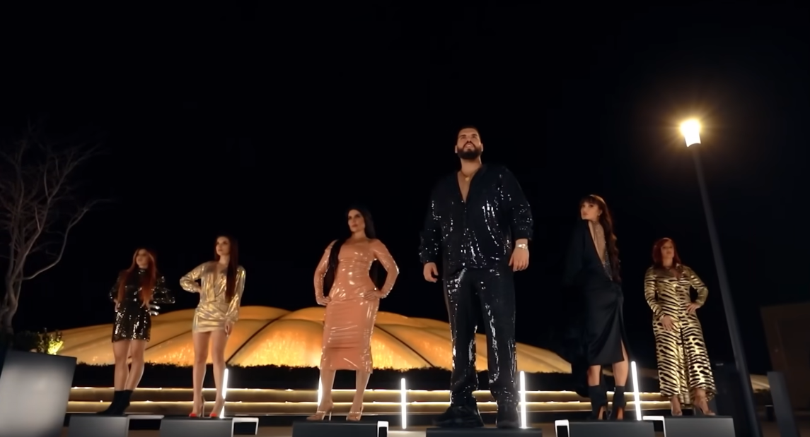 Adaktari se razmeću bogatstvom, a njihova BABA ČISTI KUĆU!  Jutjub se usijao od komentara…