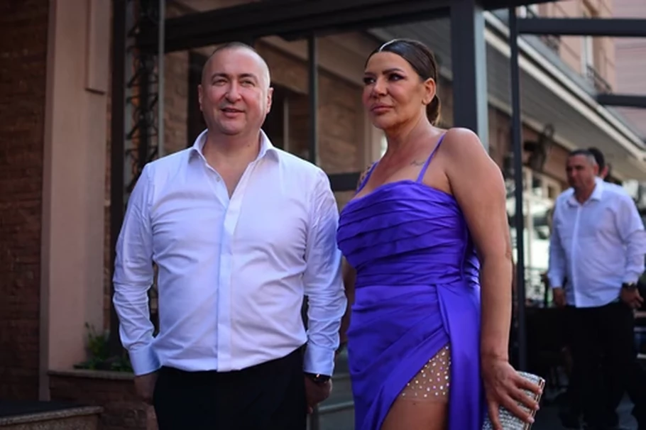 Đani ČASTIO Slađu KRZNENIM PAPUČAMA koje vrede više od dve prosečne srpske plate! Foto