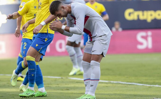 Prekid na meču Kadiza i Barse, nadajmo se da nije tragedija!