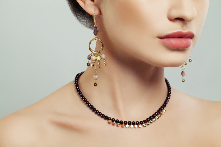 Kako da nosite bižuteriju, a da izgleda dobro i skupo