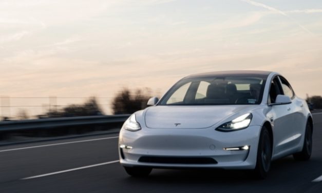 Tesla povlači 1,1 milion vozila jer prozori mogu da vam uštinu prste