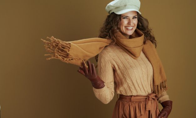 Vreme je za ešarpe: Kako se šalovi i marame nose ove jeseni?