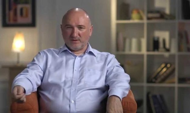 DR ZORAN MILIVOJEVIĆ Razmaženi ljudi stvaraju razmaženu decu ili kako da od deteta napravite čoveka