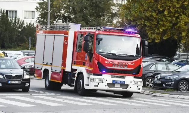 MUP: Požar u potkrovlju stambene zgrade na Čukarici, po prvim informacijama nema povređenih