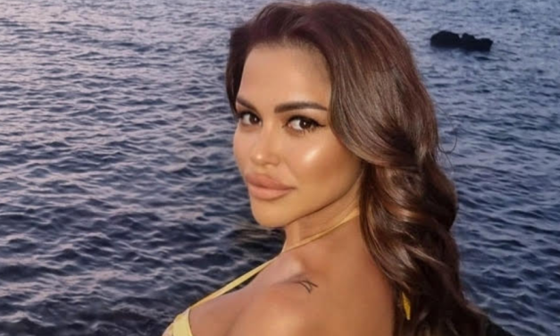 NAPRAVILA POMETNJU NA PLAŽI! Aleksandra Mladenović kakvu niste videli, sve raspametila IZBOROM BIKINIJA