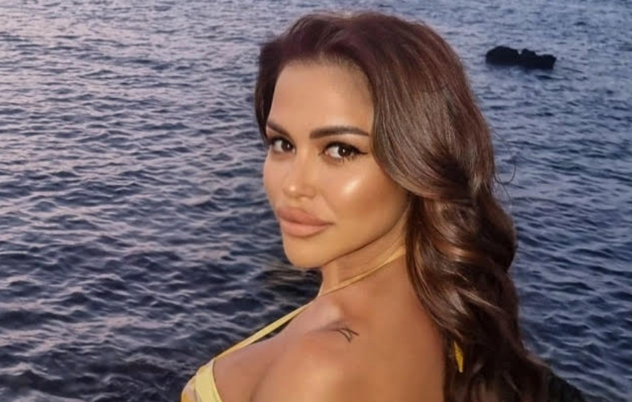 NAPRAVILA POMETNJU NA PLAŽI! Aleksandra Mladenović kakvu niste videli, sve raspametila IZBOROM BIKINIJA