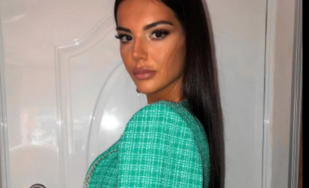 JOVANA PRŠTI NA SKUPOJ JAHTI: Razgolićena pozirala u bikiniju, muškarci u transu: „Zaslužuješ mnogo bolje od KARIĆA“! (FOTO)