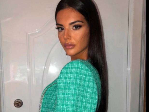 JOVANA PRŠTI NA SKUPOJ JAHTI: Razgolićena pozirala u bikiniju, muškarci u transu: „Zaslužuješ mnogo bolje od KARIĆA“! (FOTO)