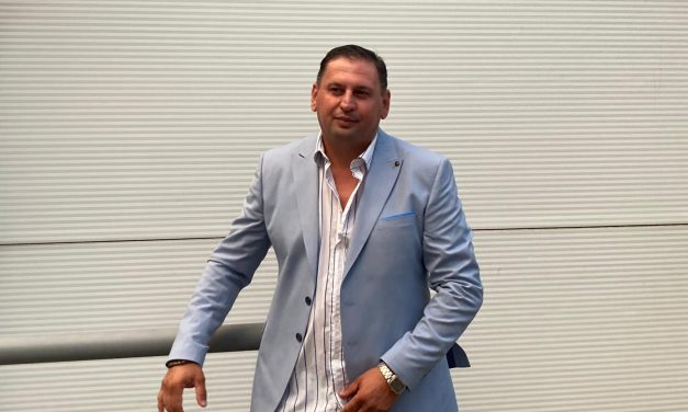 ULAZI U ZADRUGU SA ĆERKOM?! „Sedeo je sa mnom a njoj pisao!“ Taki BESAN KAO RIS o Peci:“RAZOČARAN SAM!“ – HAOS u najavi(FOTO)