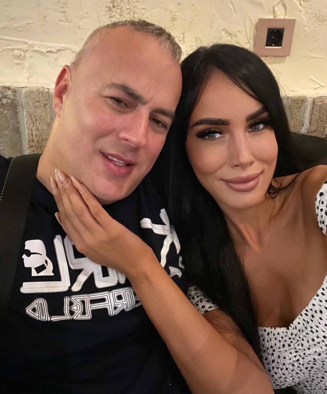 PECA SE ZAKLEO ALEKSANDRI! Prava istina izašla na VIDELO:“PRIPREMAO JE TEREN…“ – Evo gde je odmah odveo SUPRUGU!(FOTO)