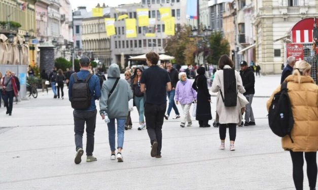 Danas pretežno oblačno, mestimično sa slabom kišom