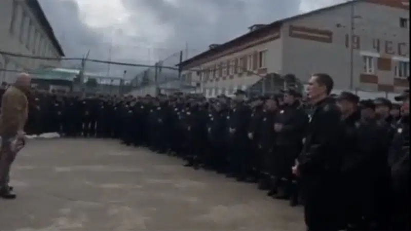 Rusi obilaze vojne zatvore, formiraju nove kažnjeničke bataljone (VIDEO)