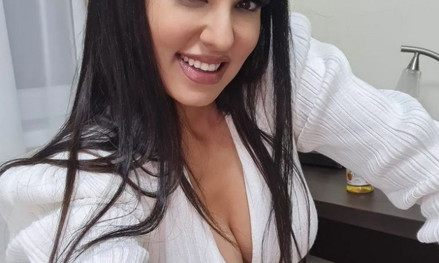 SKINULA SE TANJA SAVIĆ:  Pevačica pozirala u kupaćem kostimu, pa izazvala neviđeni HAOS na mrežama! (FOTO)