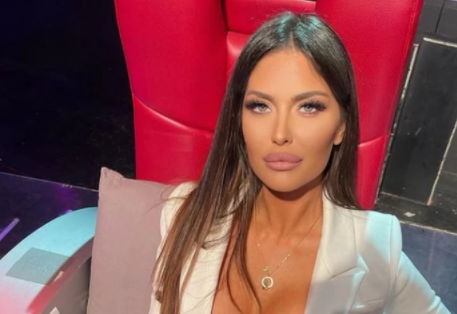 ANA RADULOVIĆ ZNA ŠTA RADI! Voditeljka se skinula i pokazala VRELO TELO: “Da se ugledaju šta je DAMA“
