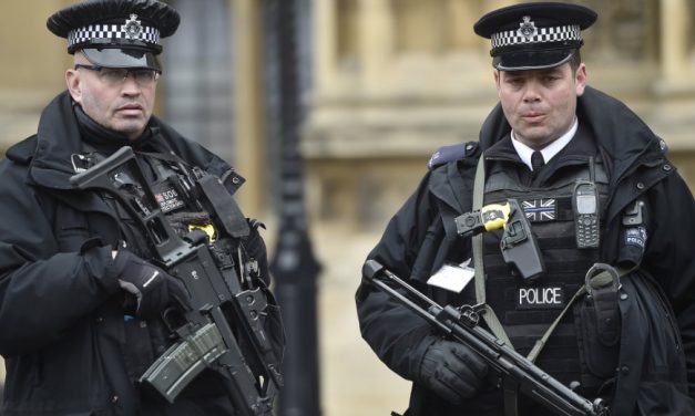 Napad na migranstki centar u Londonu, osumnjičeni za napad pronađen mrtav, dve osobe lakše povređene