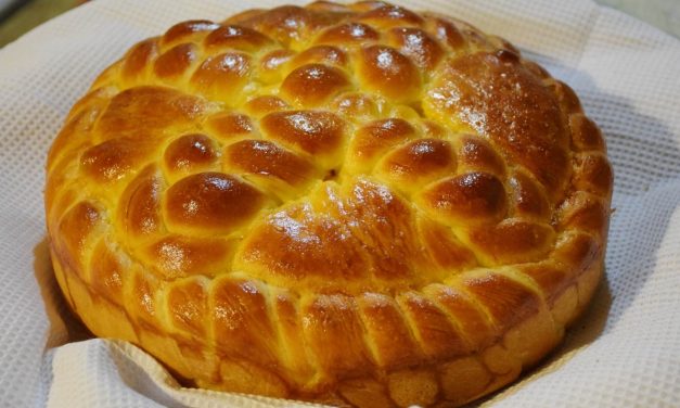 RECEPT ZA ČESNICU: Kako se pravilno mesi pogača za Božić, šta se u nju stavlja i kako se po tradiciji služi i jede (UPUTSTVO)