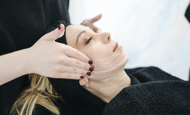 Ultimativni anti-aging vodič – Koji tretmani su najefikasniji u današnje vreme