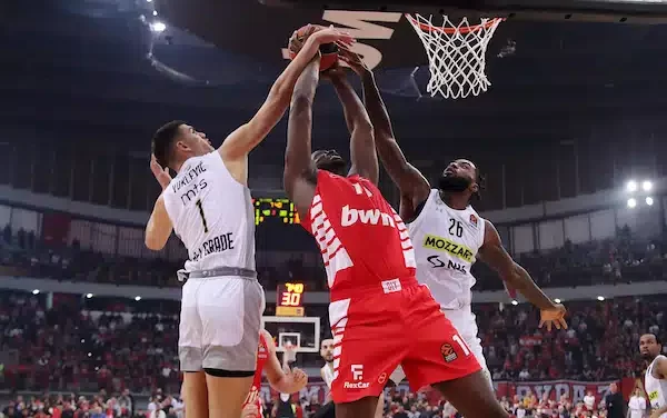 Surov kraj pobedničke serije, Olimpijakos prejak za desetkovan Partizan