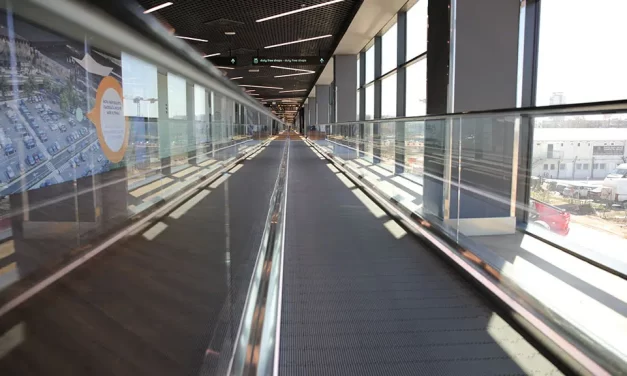 Preminuo Iranac koji je živeo na pariskom aerodromu i inspirisao Spilberga