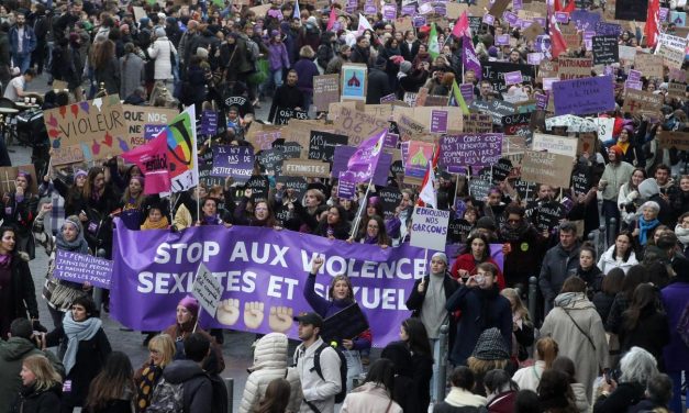 DEMONSTRACIJE U FRANCUSKOJ Masovni protesti širom zemlje zbog naselja nad ženama