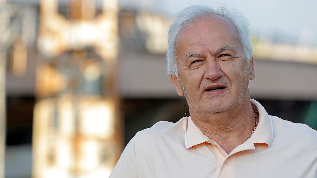 Red fudbala, tri reda politike