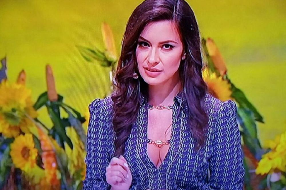 „ZBOG TEBE SVI VOLIMO SRBIJU“: Dragana Kosjerina u NIKAD KRAĆOJ haljinici, zaslepela gledaoce smelim izdanjem! (FOTO)