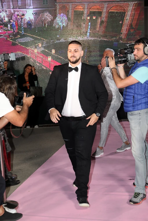 „OTAC KUKAVICA, ĆERKA ČERETITELJKA!“ Zola opet udario na Marinkoviće!