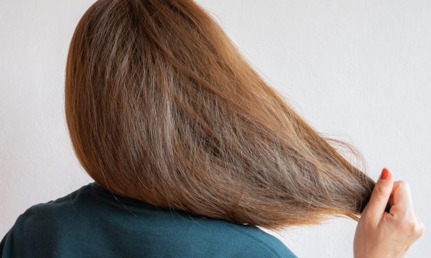 Lomljiva kosa: Najčešći uzroci i najefikasnija rešenja