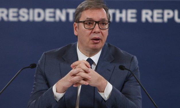 Kosovo i Srbija: Kurti traži uklanjanje blokada na severu, Vučić najavio: „Zahtevaćemo od KFOR-a povratak srpske vojske“