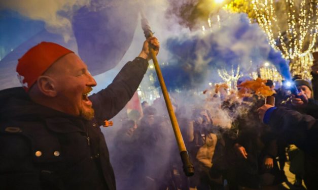 Slavlje u Parizu posle pobede Francuske (FOTO)