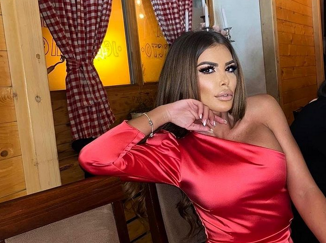 „SILIKONI JOJ POISPADALI, A NOSA NIGDE“: Izgled Dragane Mitar šokirao javnost, pojavila se u gradu, svi ostali u neverici! (FOTO)