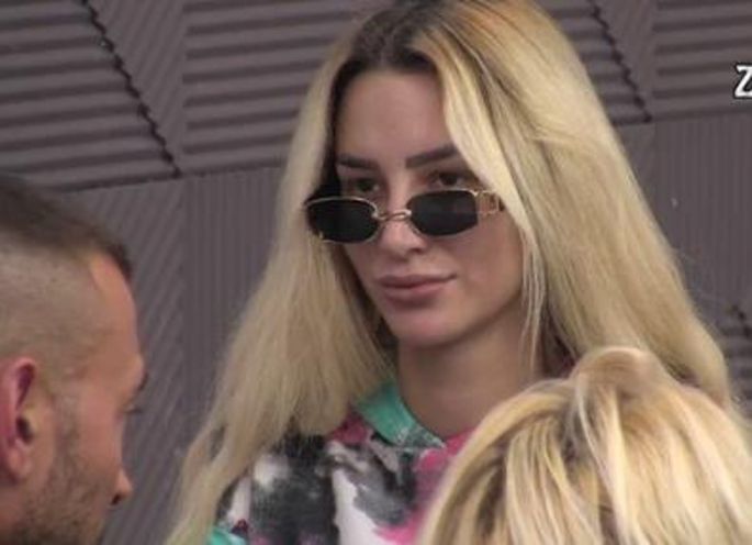 Aleksandra dobila informacije IZ SPOLJNOG SVETA: Isplivao snimak u kom spominje DALILU DRAGOJEVIĆ i sve prenosi zadrugarima! (VIDEO)
