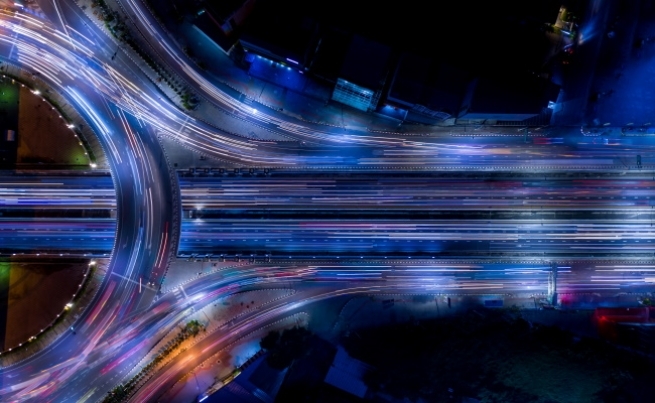 nemacka-uvodi-bezicno-punjenje-vozila-na-autoputu.jpg Nemačka uvodi bežično punjenje vozila na autoputu