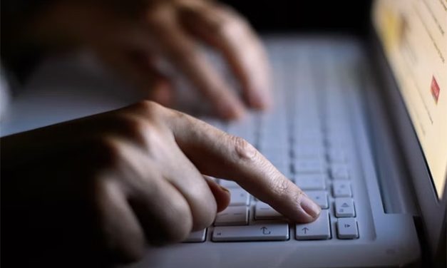 Čovek zaposlen na lažnom radnom mestu u nepostojećoj kompaniji
