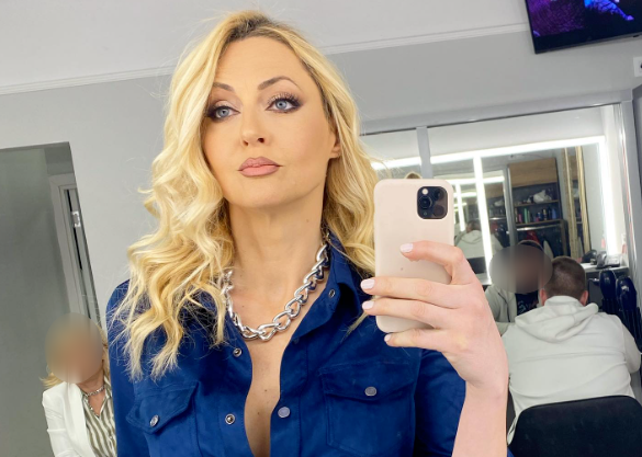 Pinkova voditeljka zapalila mreže slikama U BIKINIJU – ljudi ne veruju kako izgleda: „Nismo znali da si OVOLIKO ZGODNA“! (FOTO)