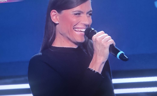 OSVOJILA 6 GLASOVA ŽIRIJA: „U „Zvezdama Granda“ nastupila TRANSRODNA PEVAČICA, Marija Šerifović ODBILA da joj bude mentor! (FOTO)