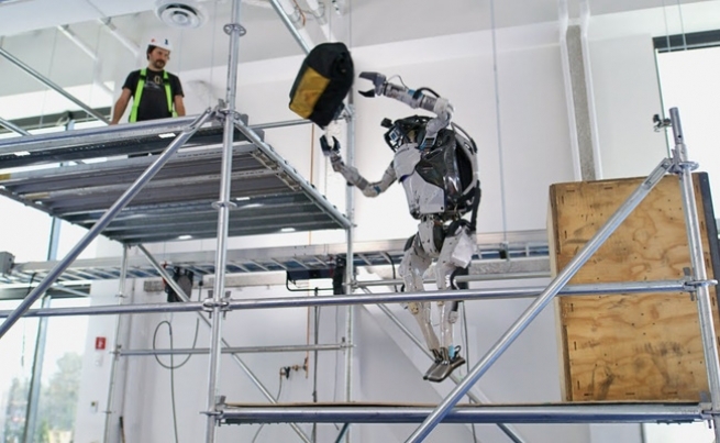 Boston Dynamics Atlas robot spreman za parkur i manje poslove na građevini