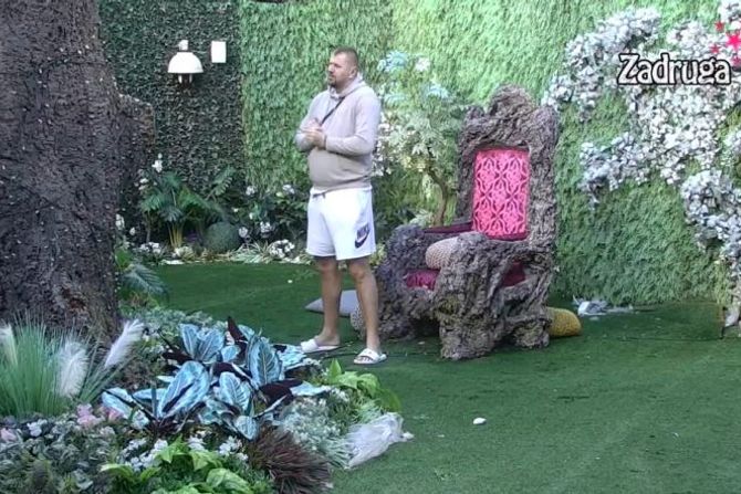 Janjuš otkrio da li ima simpatiju u Zadruzi, pa pomenuo Maju i Cara: “Sveti Sava ne može da je smiri”