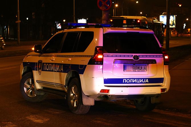 Razbojinik izbo radnicu na Zvezdari: Izvadio nož, hrabra žena odbila da mu preda novac