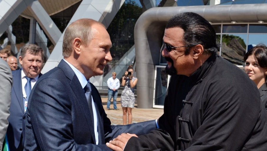 „ZA VELIKI DOPRINOS RAZVOJU MEĐUNARODNE KULTURE I HUMANITARNE SARADNjE“: Putin odlikovao Stivena Sigala