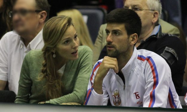 Posle ovoga oprost ne postoji: Isplivala fotka kako Novak grli ovu neodoljivu damu, Jelena van sebe