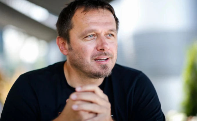 Rebrača se izvinio zbog toga što je pevao Partizanove pesme!