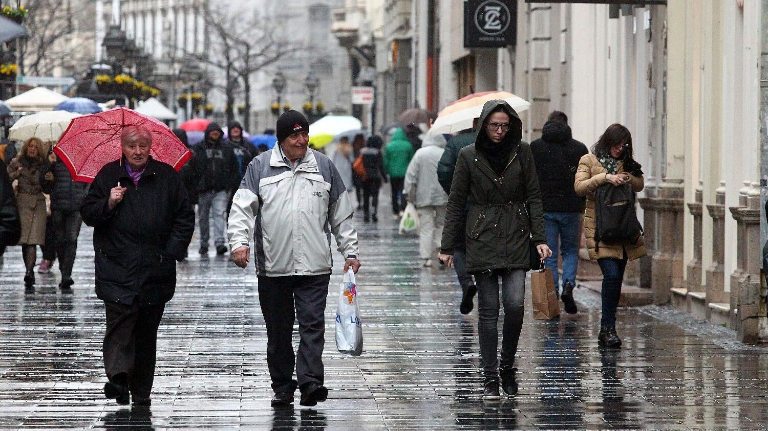 U Srbiji danas kiša i kratkotrajni pljuskovi, na planinama sneg, uveče razvedravanje