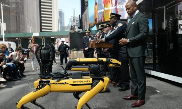 Pas robot se vraća u policiju Njujorka
