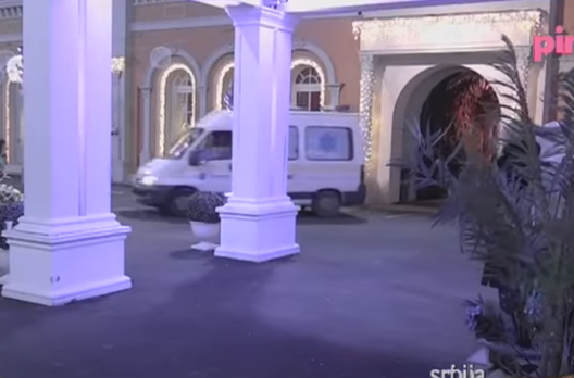 JEDVA SE POMERA! Janjuš JECA od bolova, ni gips mu ne POMAŽE (VIDEO)
