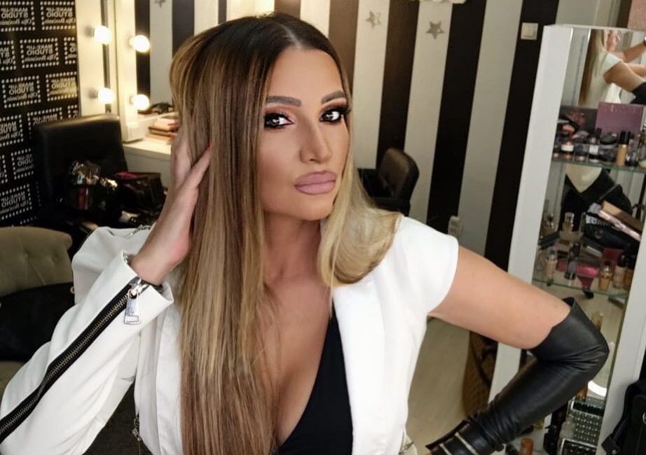 Mira Škorić prošetala novog partnera i frizuru: Pevačica ošišana do glave FOTO