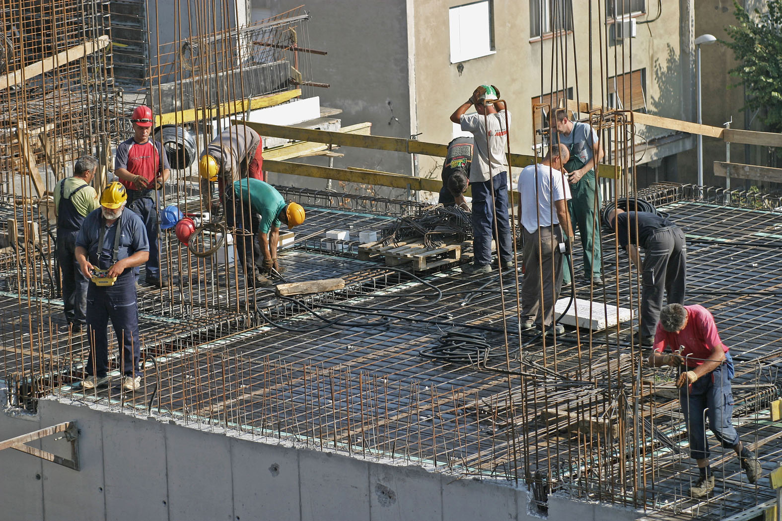 Ko kontroliše zapošljavanje stranaca u Srbiji?
