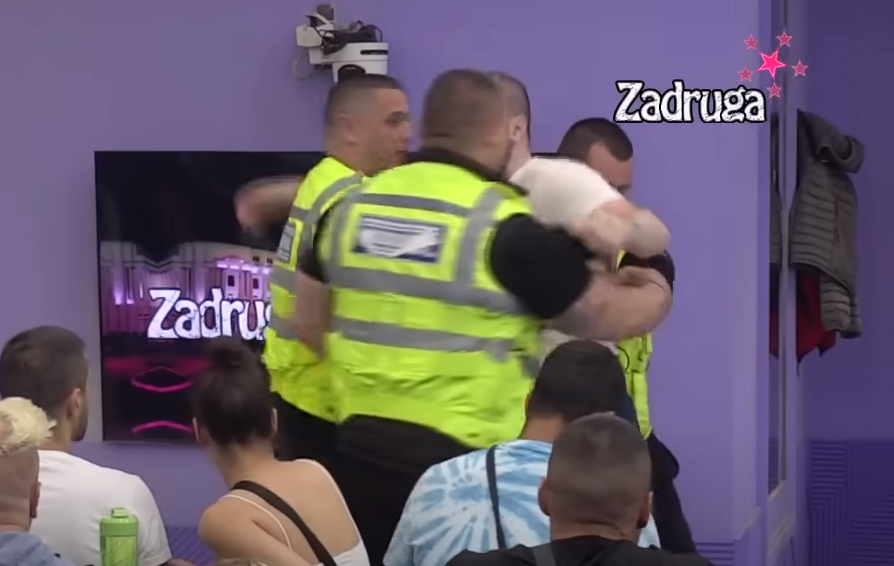 Krenuo da skida OGLEDALO!  Slavnić obeležio dan HAOSOM, poleteo da se ISEČE od muke: „Zvezdane, NE!“